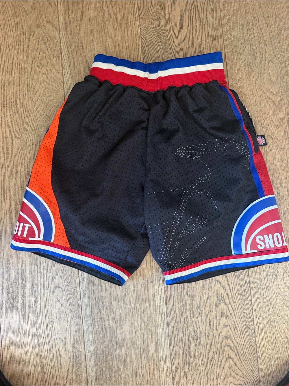 Mitchell & Ness Two18 Pistons Short